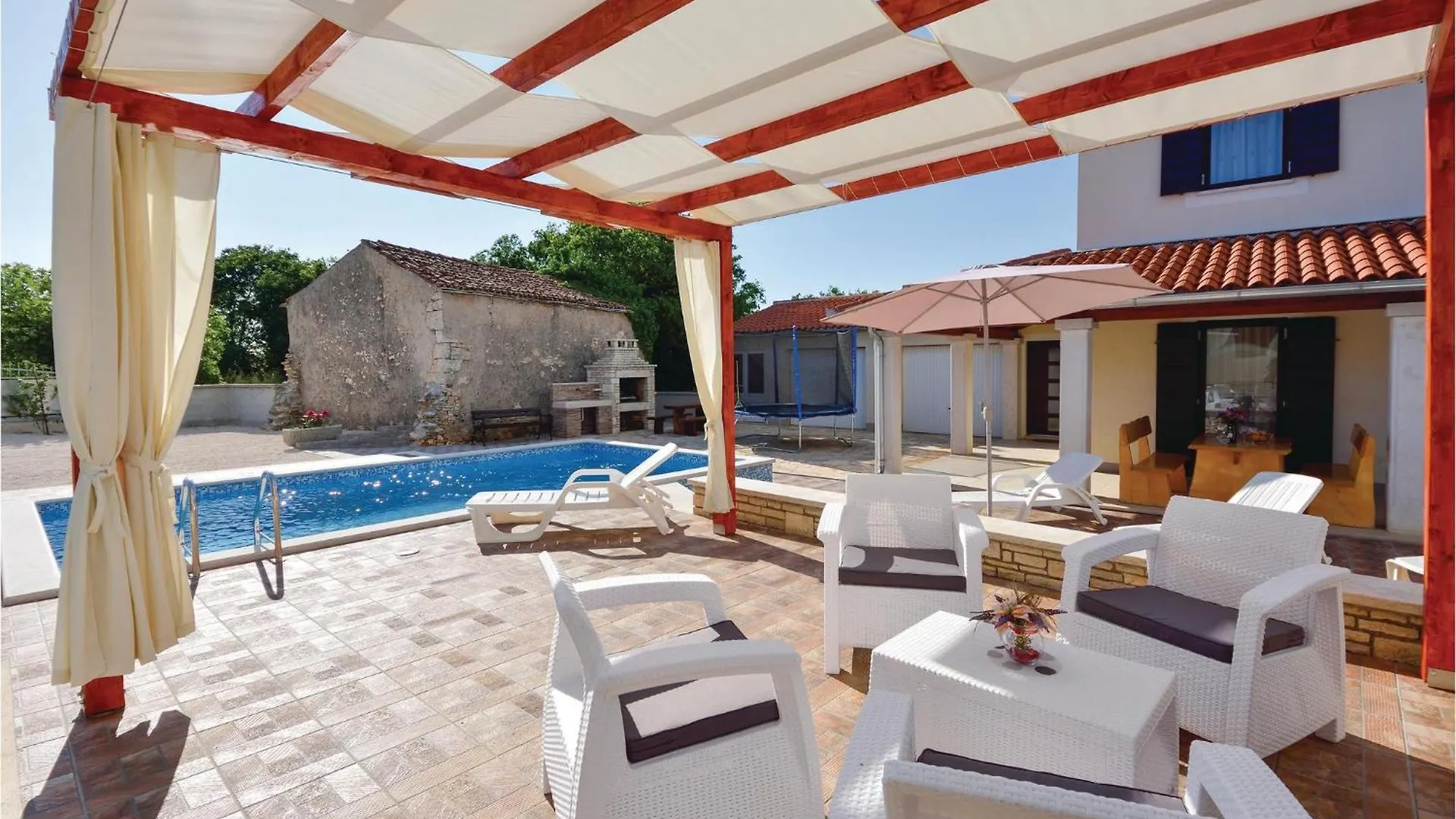 Lovely Home In Rebici With Kitchen