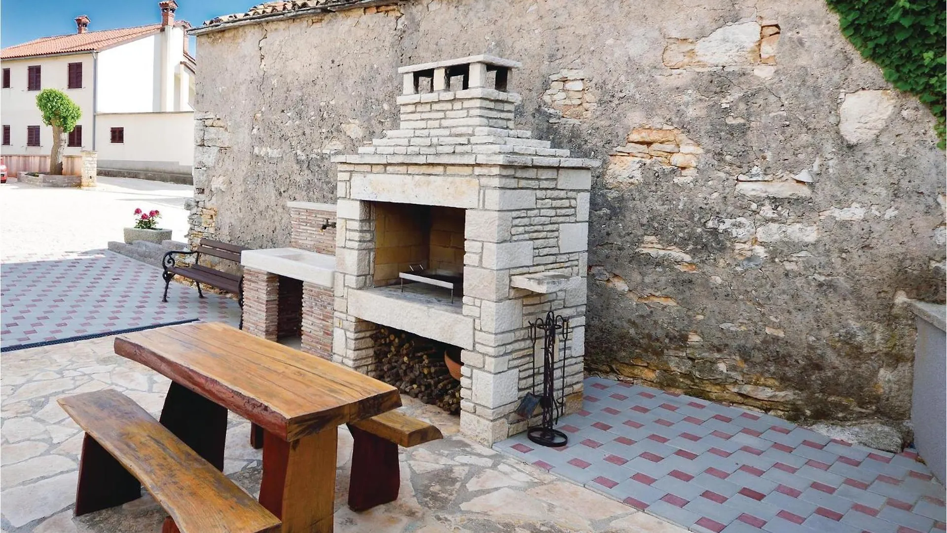 Holiday home Lovely Home In Rebici With Kitchen